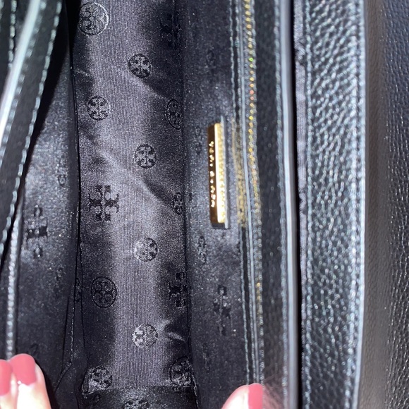 Tory Burch LARGE Britten Adjustable Bag - Picture 9 of 11